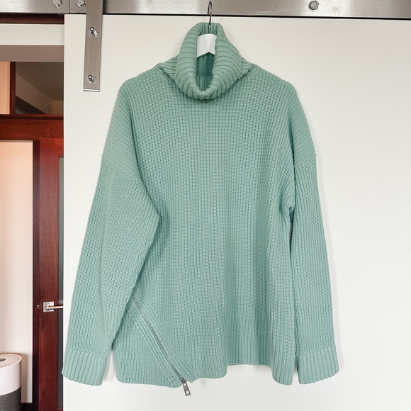 Tibi Sweaters - NWOT Tibi Cashmere Turtleneck in Mint Green